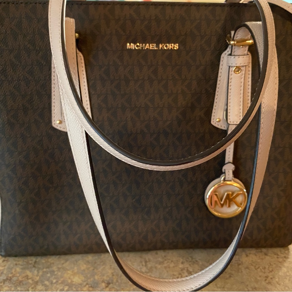 Michael Kors Voyager Purse